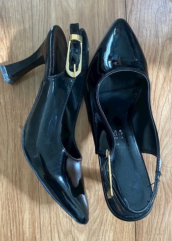 Siyah Klasik Stiletto Topuklu Kadın Ayakkabı