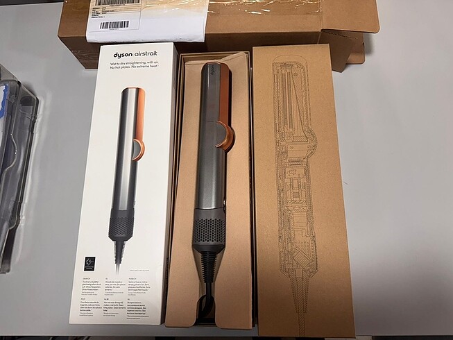 Dyson Airstrait