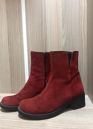 38 Beden kırmızı Renk Kırmızı süet bot