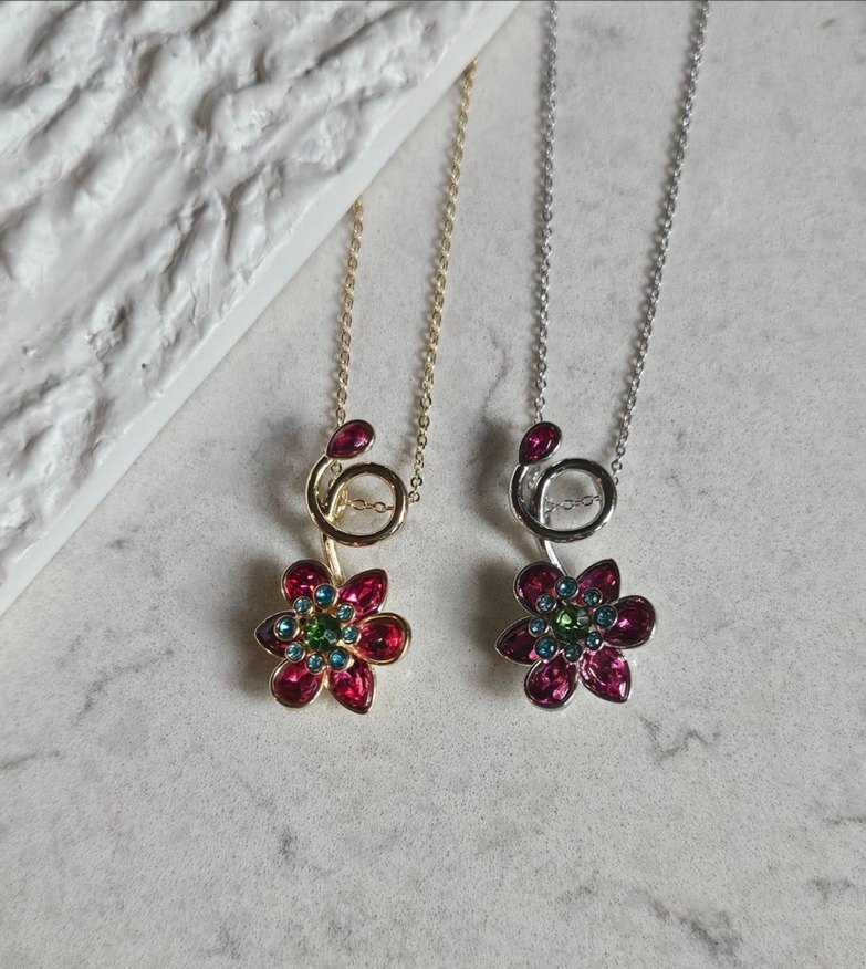 Renkli Payetli Çiçek Desenli Mini Kolye ( Swarovski model ) - Görsel 4