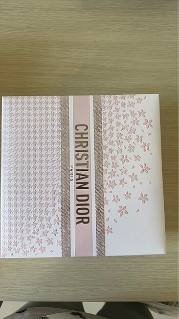 Cristian dior hediye kutusu