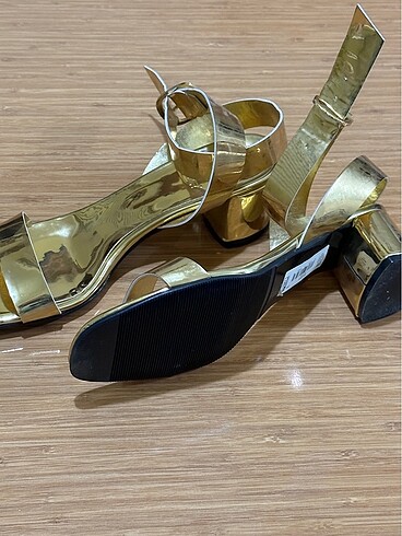 38 Beden altın Renk Elle kısa topuklu sandalet