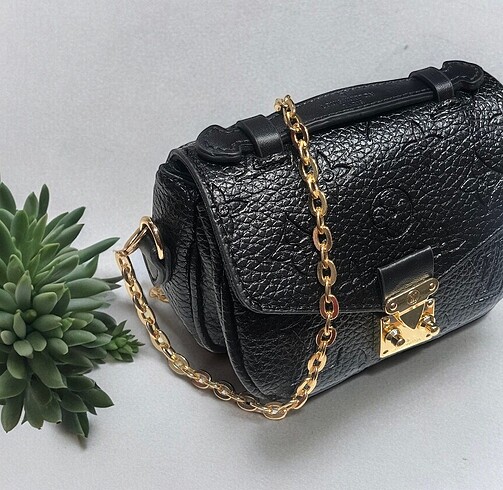 Louis Vuitton LOUİS VUİTTON