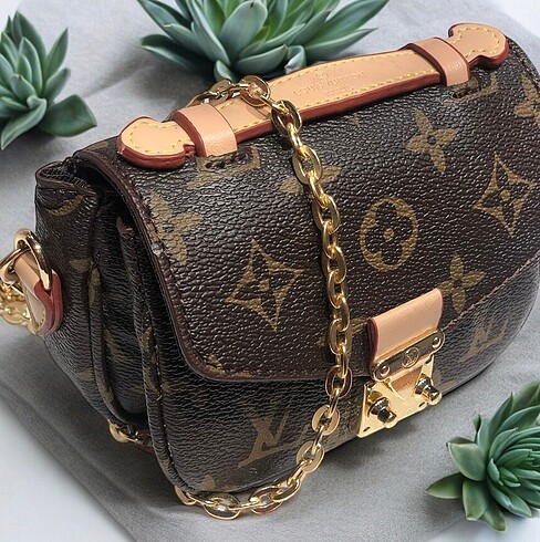 Louis Vuitton LOUİS VUİTTON