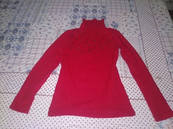Kırmızı boncuklu