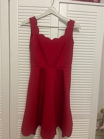Kırmızı elbise - Görsel 2