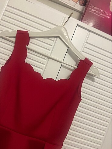 Kırmızı elbise - Görsel 3