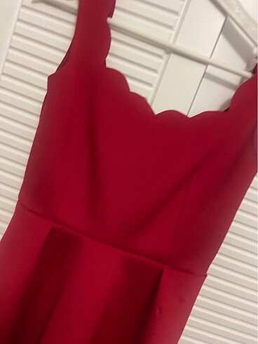 Kırmızı elbise - Görsel 4