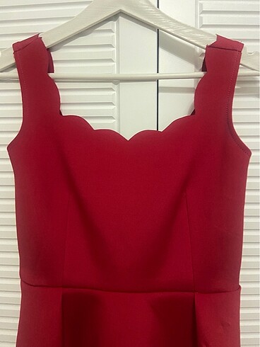 Kırmızı elbise - Görsel 5
