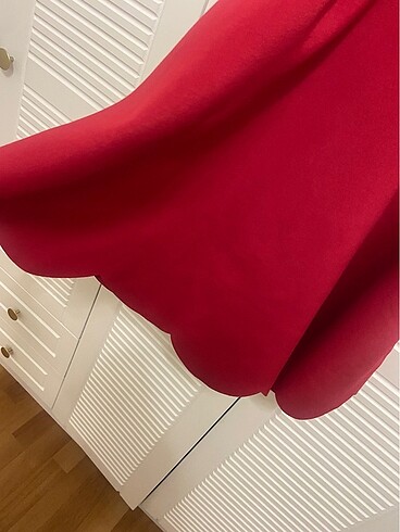 Kırmızı elbise - Görsel 6