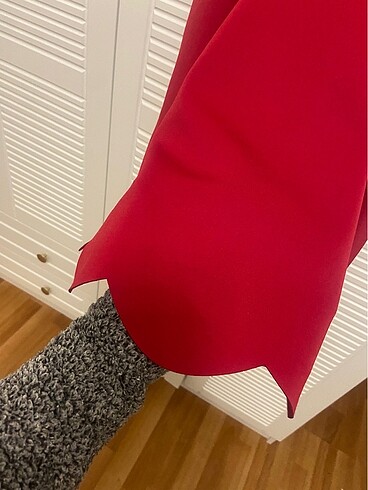 Kırmızı elbise - Görsel 7
