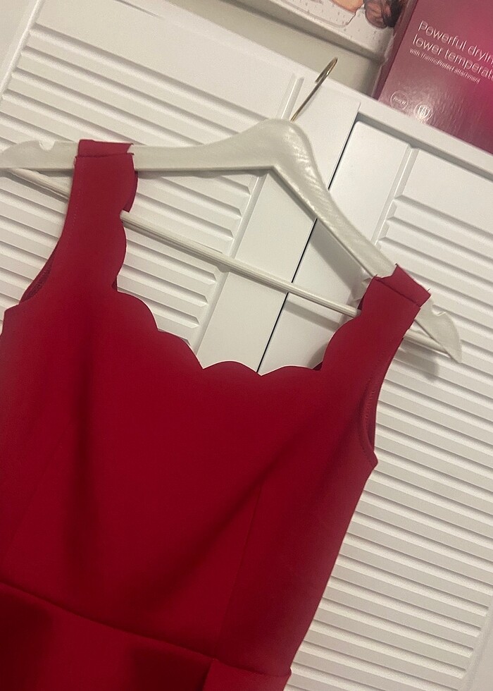 Kırmızı elbise - Görsel 3