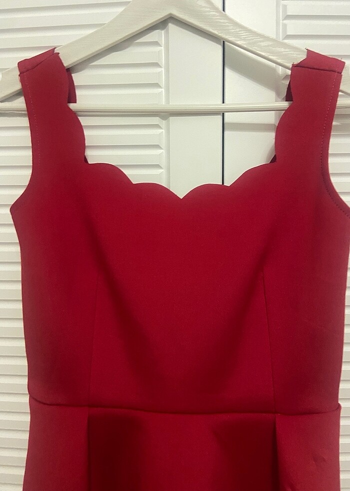 Kırmızı elbise - Görsel 5