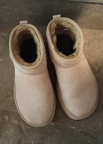 UGG BOT 