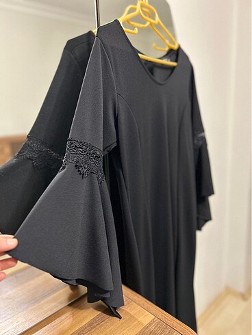 Siyah Volan Kol (Güpür Detaylı) Elbise