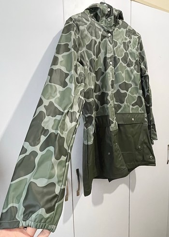 Düğmeli Kamuflaj Kadın Yağmurluk - Görsel 2