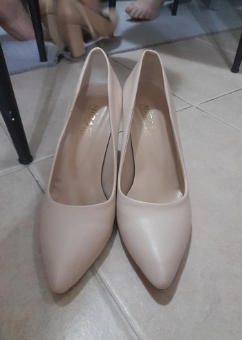 Bej Stiletto Topuklu Kadın Ayakkabı