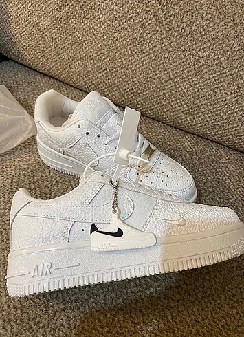 Nike Spor ayakkabı numaraları mevcut