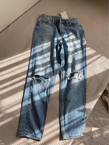 Yırtık mom jean pantolon