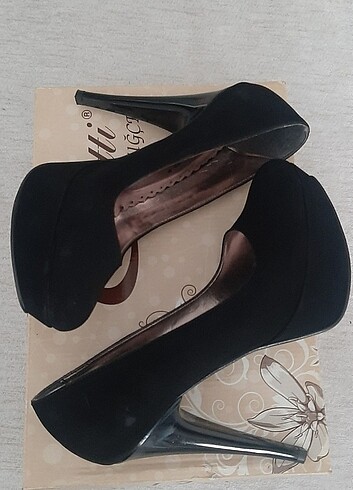 Siyah Nubuk Topuklu Ayakkabı - Görsel 6