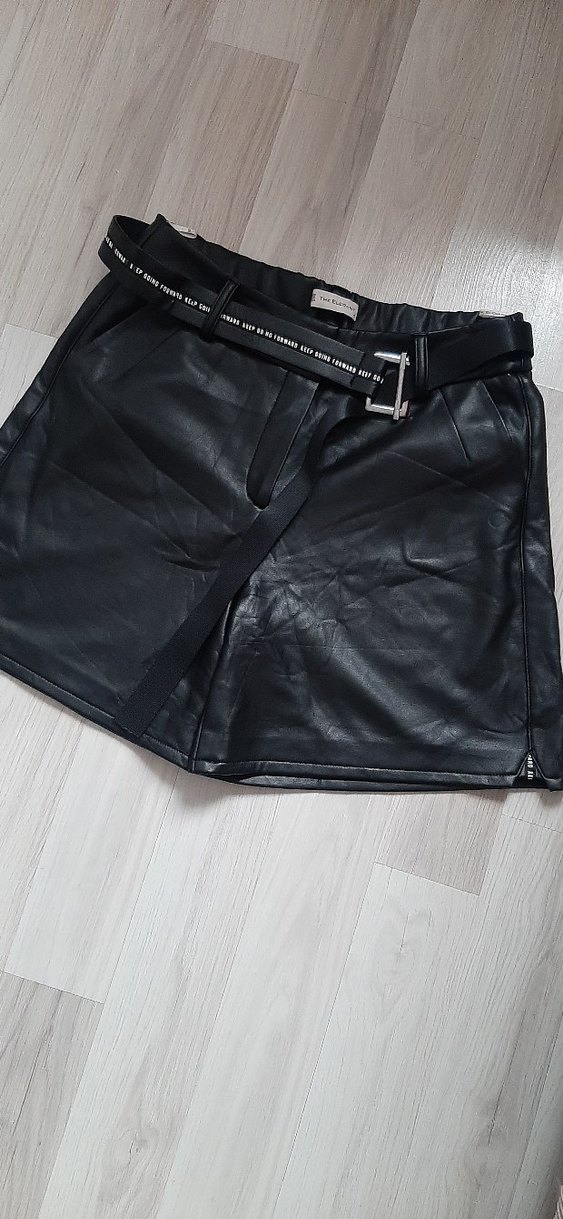 Kadın Siyah Deri Kemerli Mini Şort - Görsel 3
