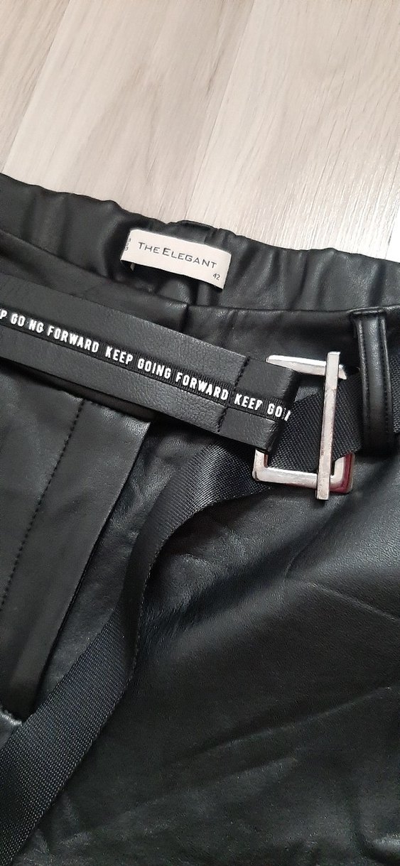 Kadın Siyah Deri Kemerli Mini Şort - Görsel 5