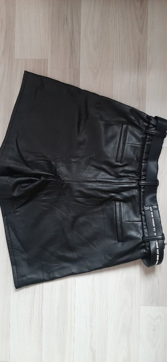 Kadın Siyah Deri Kemerli Mini Şort - Görsel 4