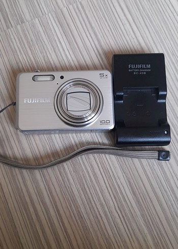 Gri Fujifilm Dijital Fotoğraf Makinesi j110w