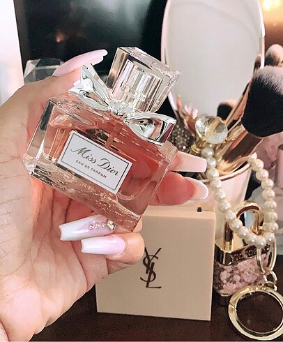 Miss dior parfüm orjinal koku sıfır barkodlu ambalajında etiketl