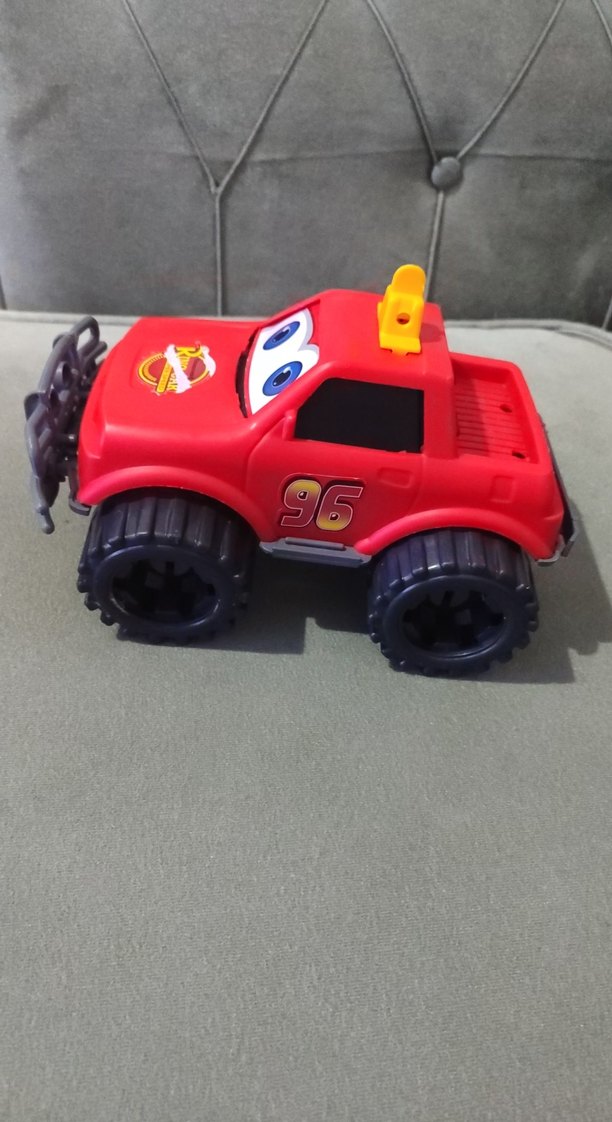 Kırmızı Renkli Oyuncak Araba - Görsel 3