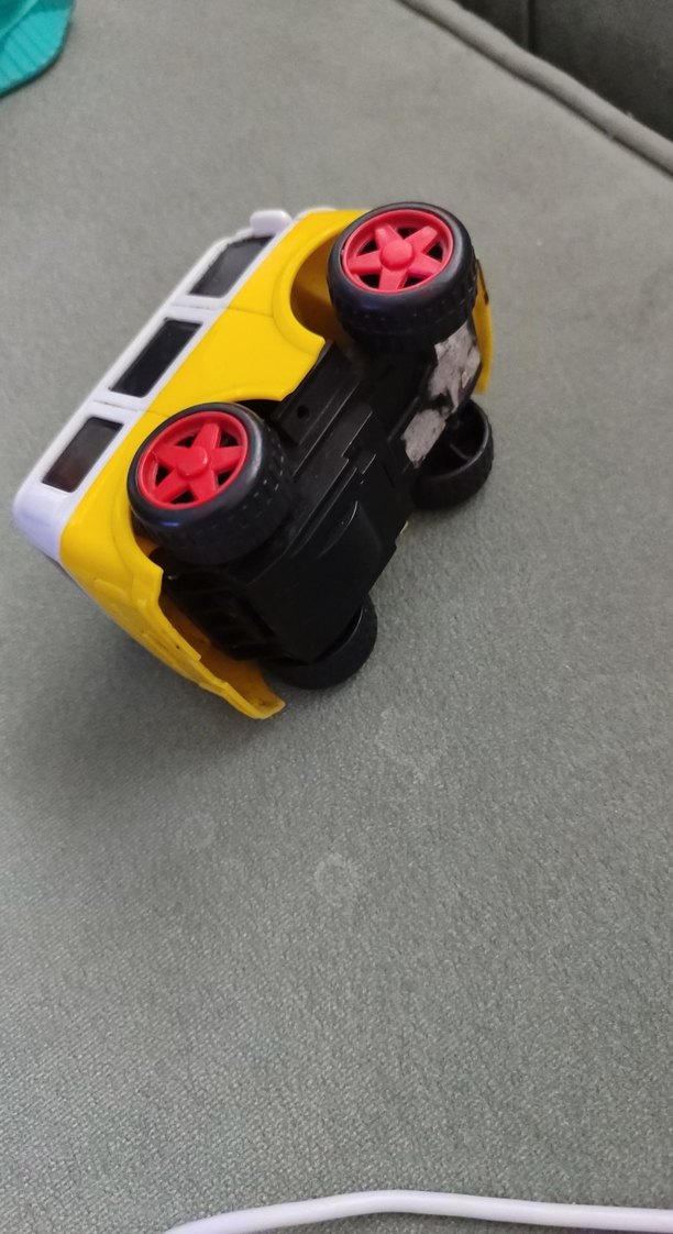 Sarı Minyatür Oyuncak Araba - Görsel 3