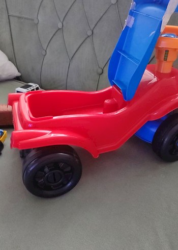 Renkli Kırmızı Oyuncak Araba - Görsel 3