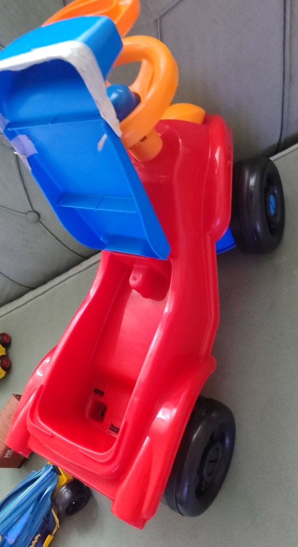 Renkli Kırmızı Oyuncak Araba - Görsel 4