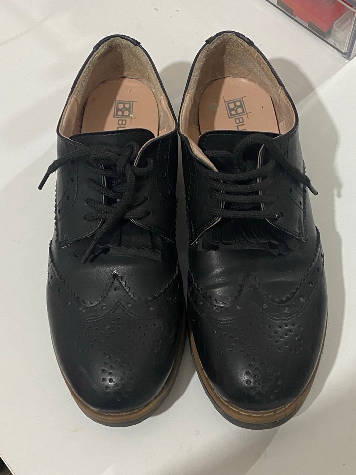 Siyah Bağcıklı Klasik Kadın Ayakkabısı - Görsel 3