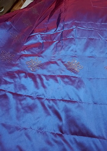 İşlemeli Parlak Mor Yatak Örtüsü - Görsel 3