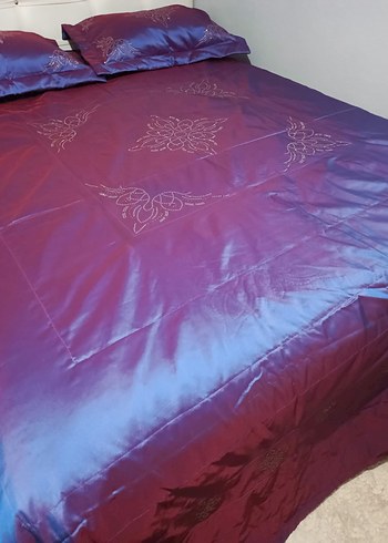 İşlemeli Parlak Mor Yatak Örtüsü - Görsel 6