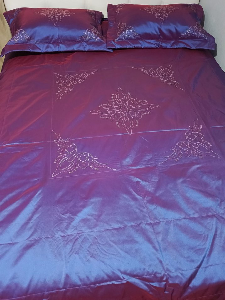 İşlemeli Parlak Mor Yatak Örtüsü - Görsel 5