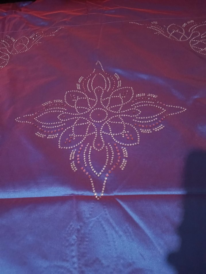 İşlemeli Parlak Mor Yatak Örtüsü - Görsel 2