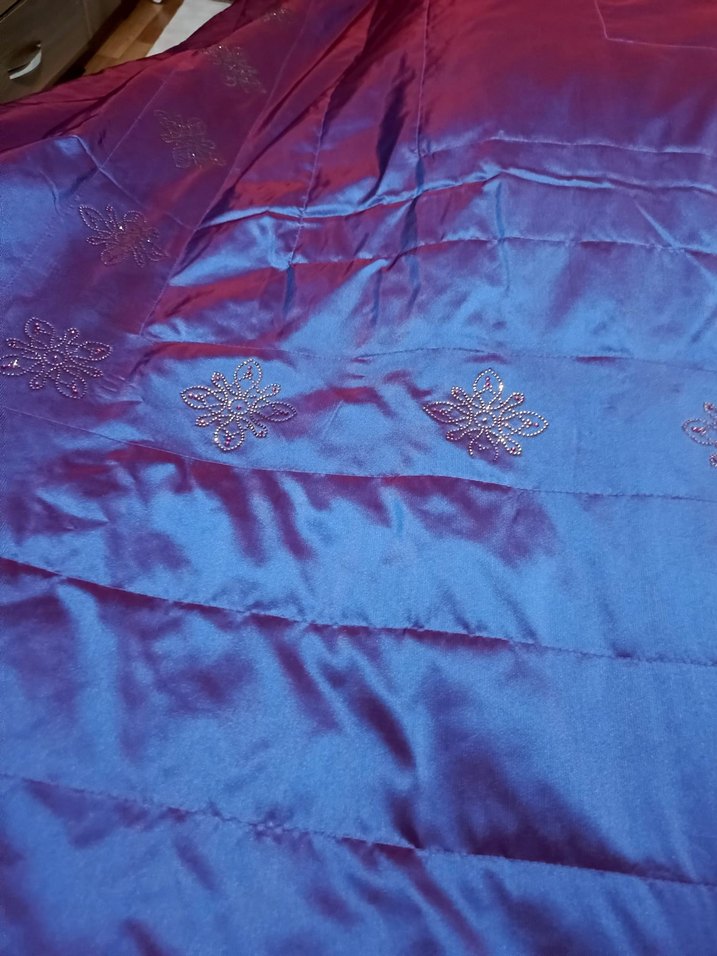 İşlemeli Parlak Mor Yatak Örtüsü - Görsel 3