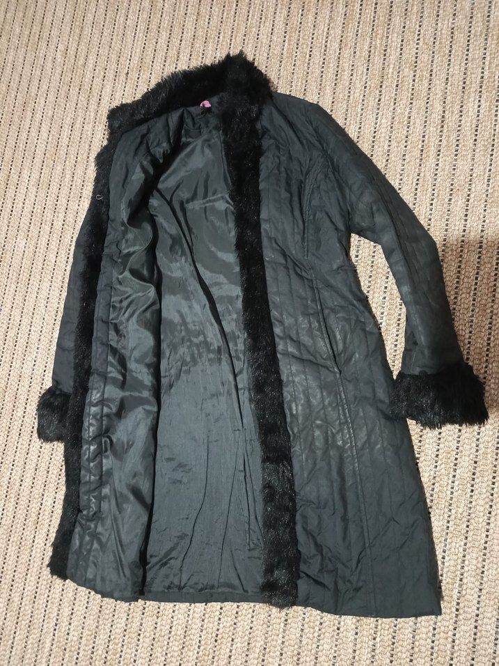 Kürk Detaylı Uzun Siyah Kadın Kaban - Görsel 2