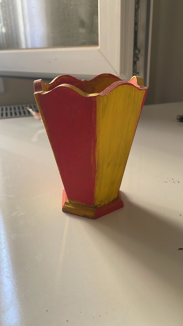 Kırmızı ve sarı renkli dekoratif vazo - Görsel 3