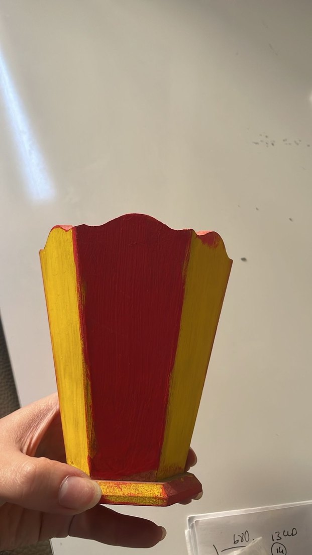 Kırmızı ve sarı renkli dekoratif vazo - Görsel 2