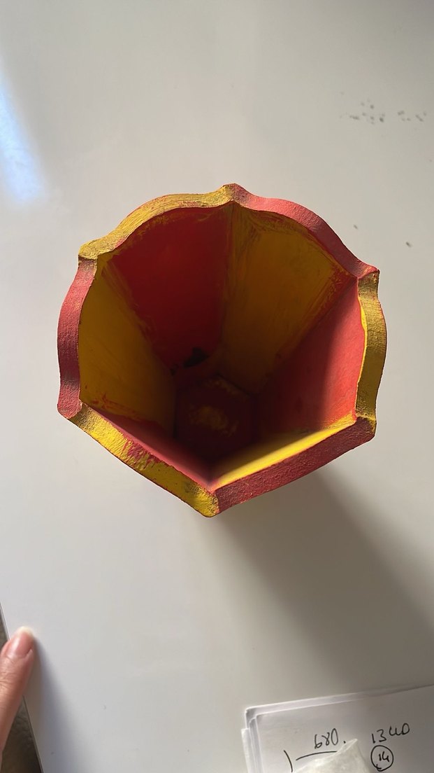 Kırmızı ve sarı renkli dekoratif vazo - Görsel 4