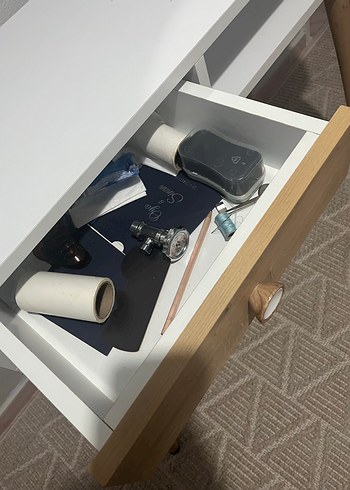 Dresuar Beyaz ve Ahşap Ayaklı Dekoratif Raf - Görsel 7