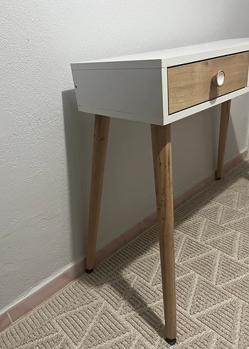 Dresuar Beyaz ve Ahşap Ayaklı Dekoratif Raf - Görsel 5