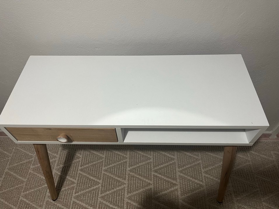 Dresuar Beyaz ve Ahşap Ayaklı Dekoratif Raf - Görsel 2