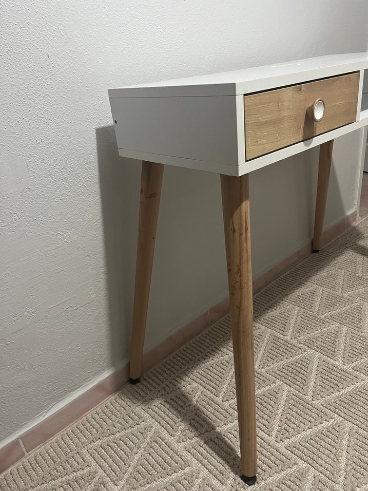 Dresuar Beyaz ve Ahşap Ayaklı Dekoratif Raf - Görsel 5