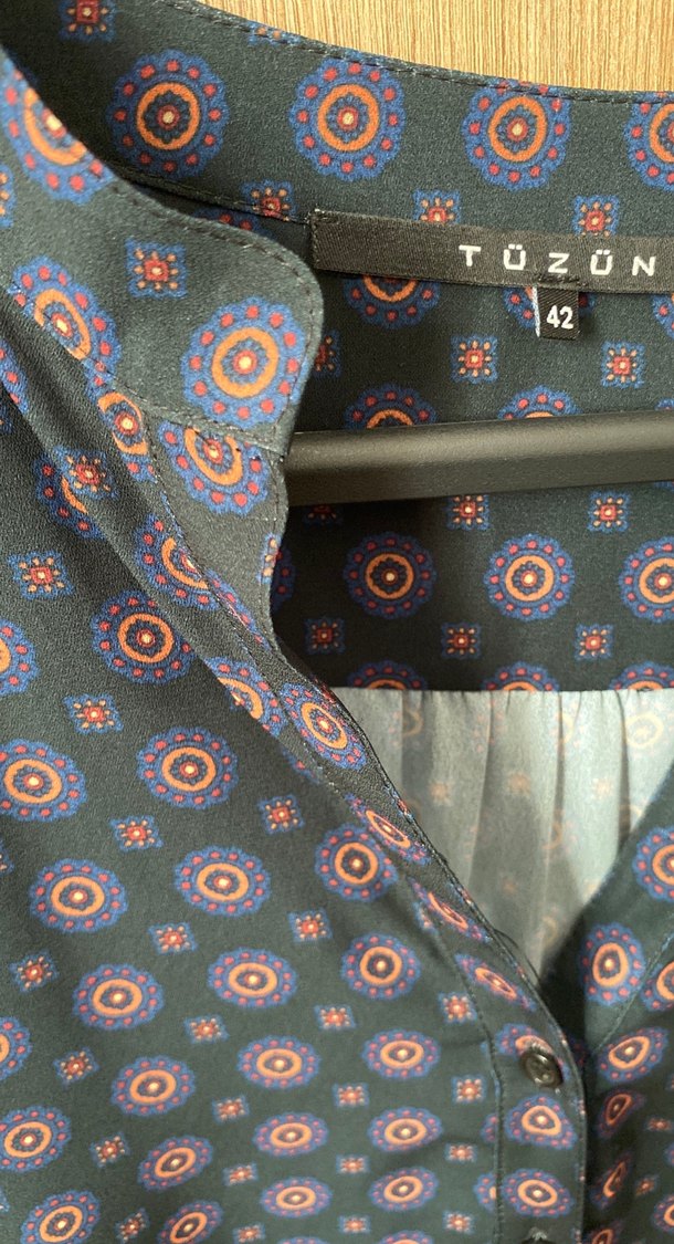 Düğmeli Uzun Kollu V Yaka Kadın Gömlek - Görsel 3