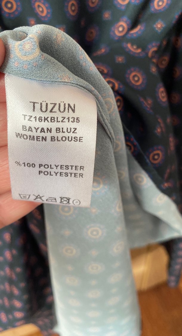 Düğmeli Uzun Kollu V Yaka Kadın Gömlek - Görsel 4