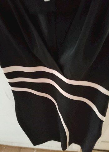 Drapeli V Yaka Siyah Midi Elbise - Görsel 3